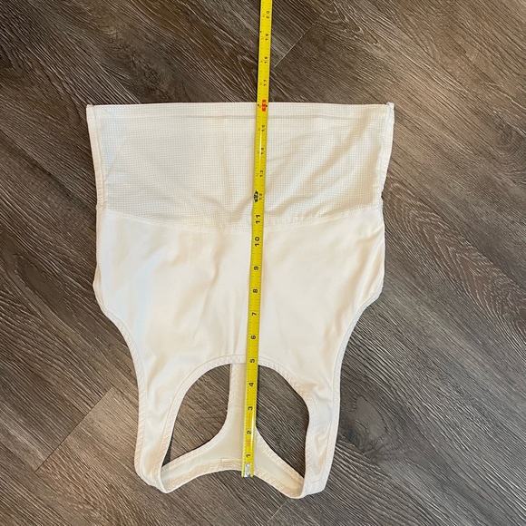 2 for $18 🦾 Fabletics Cashel Midi Sports Bra - Picture 8 of 9